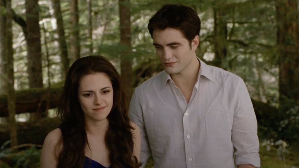 Kristen Stewart y Robert Pattinson como Bella y Edward en Crepúsculo