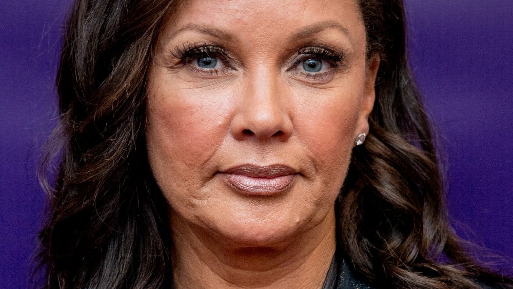 Vanessa Williams en una actuación benéfica de Right Before I Go