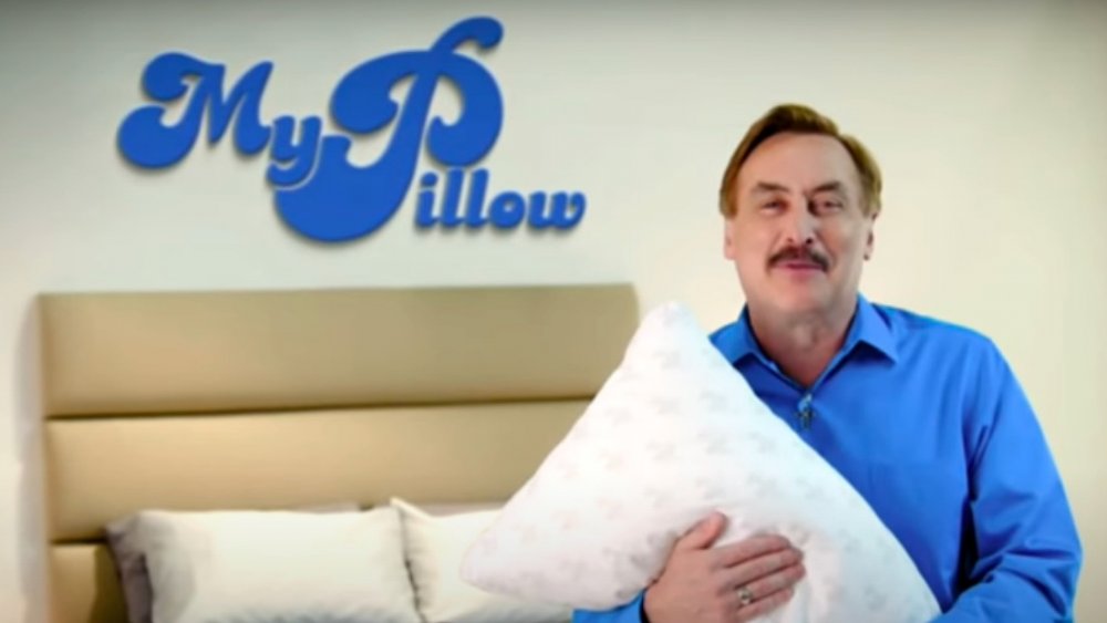 Mike Lindell aparece en un comercial de My Pillow 