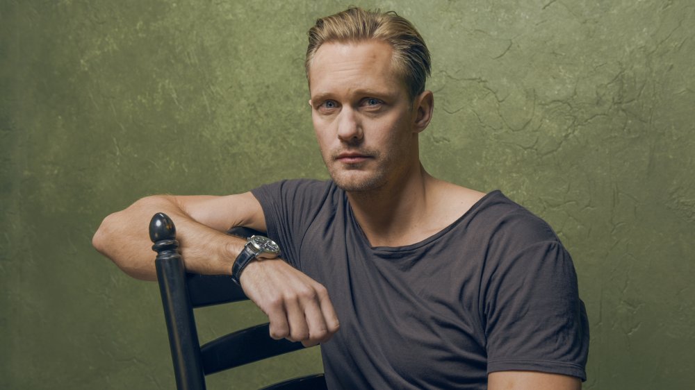 Alexander Skarsgård posando para una sesión de retratos durante el Festival de Cine de Sundance en 2015