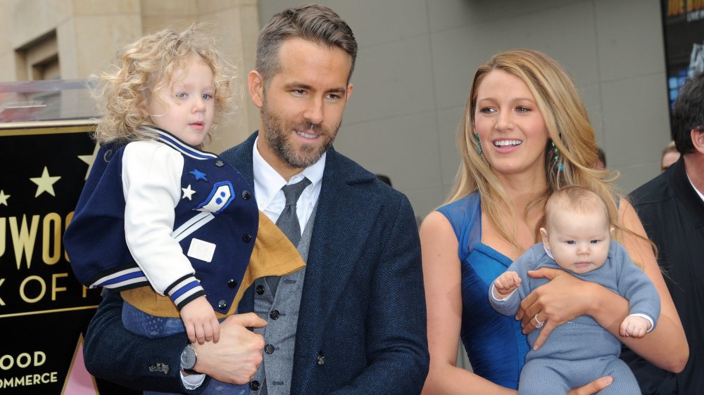 Ryan Reynolds y Blake Lively con sus hijos