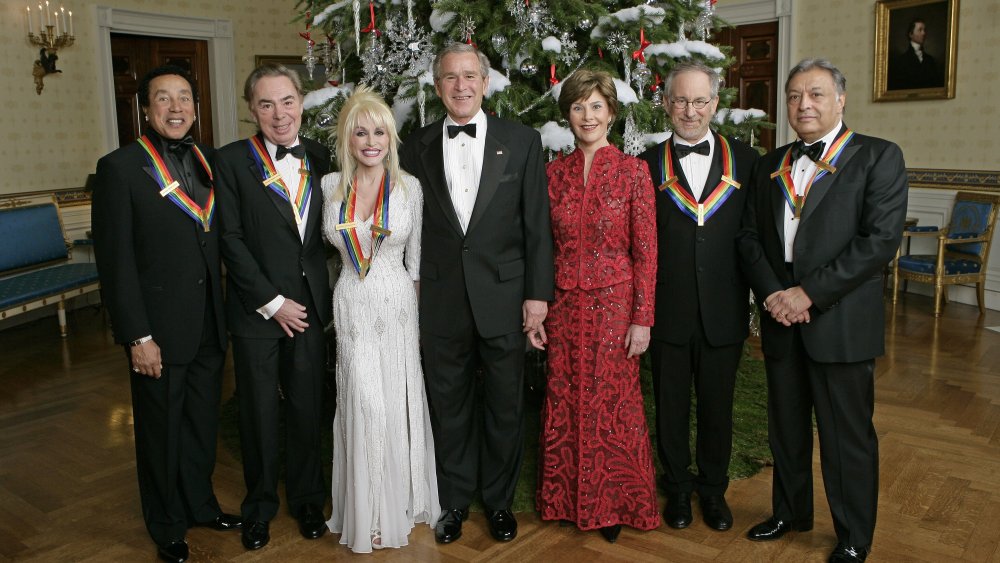 Smokey Robinson, Andrew Lloyd Webber, Dolly Parton, el presidente George W. Bush, Laura Bush, Steven Spielberg, Zubin Mehta en el Kennedy Center Honors en 2006