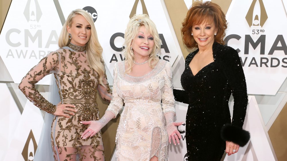 Carrie Underwood, Dolly Parton y Reba McEntire en los premios CMA 2019