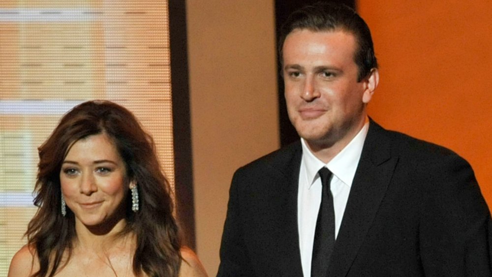 Alyson Hannigan y Jason Segel en los 61st Primetime Emmy Awards 