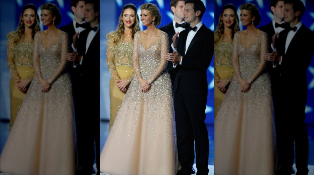 Lara Trump, Ivanka Trump y Jared Kushner en el baile inaugural de Donald Trump