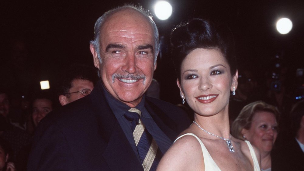 Sean Connery y Catherine Zeta-Jones en el estreno de Entrapment