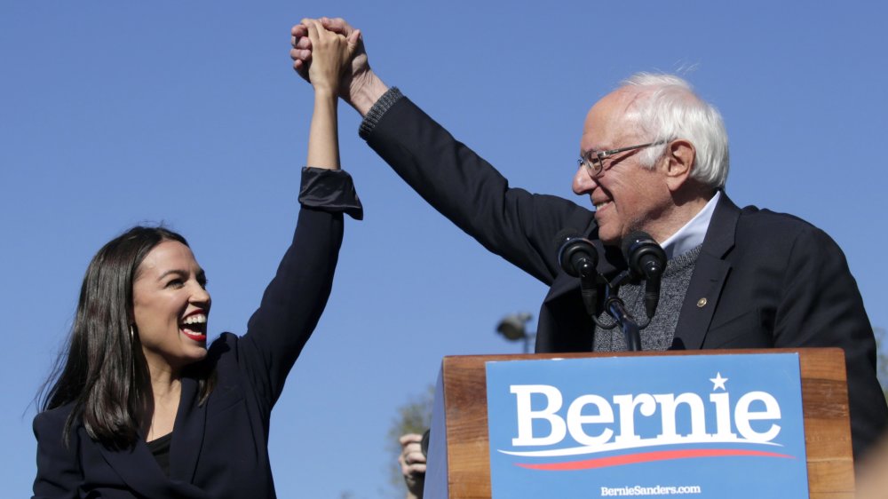 Alexandria Ocasio-Cortez y Bernie Sanders