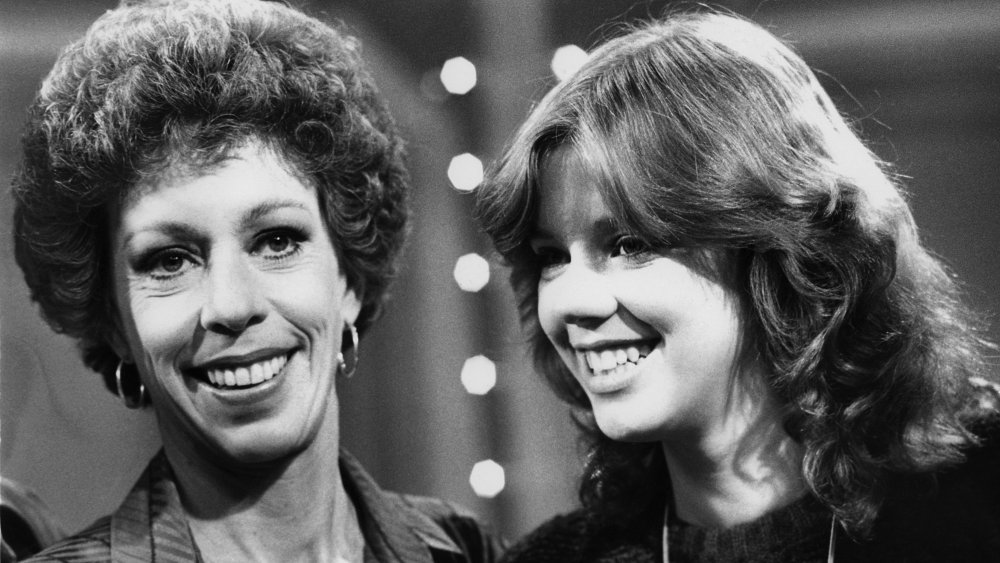 Carol Burnett, (izquierda) y su hija Carrie Hamilton (centro) se unen a Dinah Shore para grabar la 'Dinah and Friends'