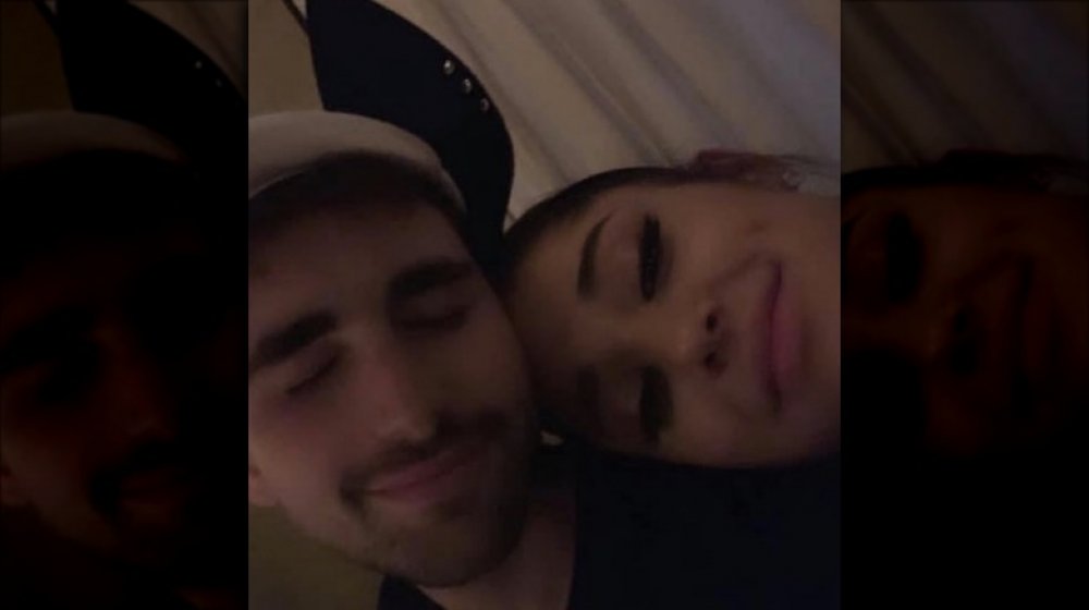 Aaron Simon Gross y Ariana Grande en un selfie