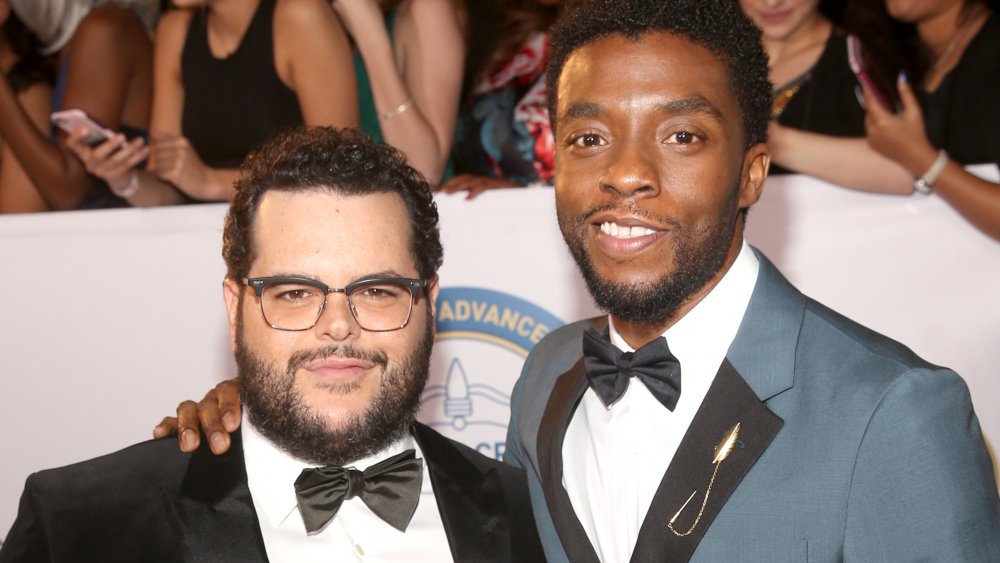 Josh Gad y Chadwick Boseman