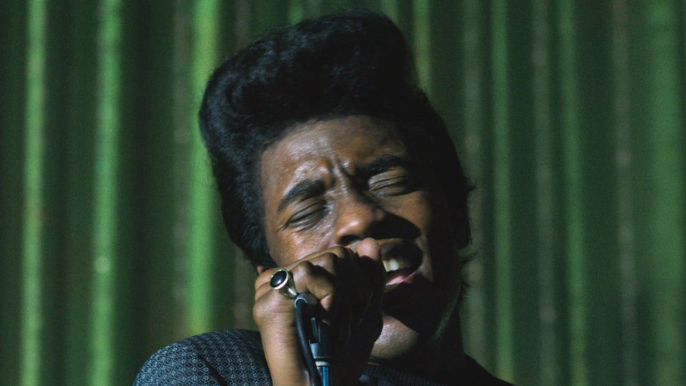 Chadwick Boseman como James Brown en Get On Up