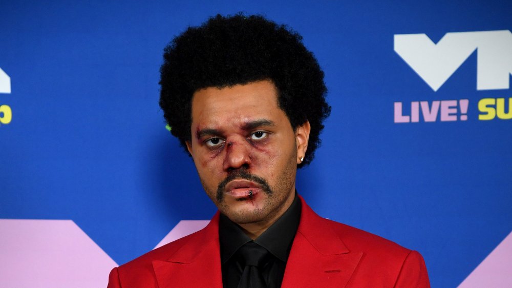 The Weeknd en la alfombra roja en los MTV VMAs 2020