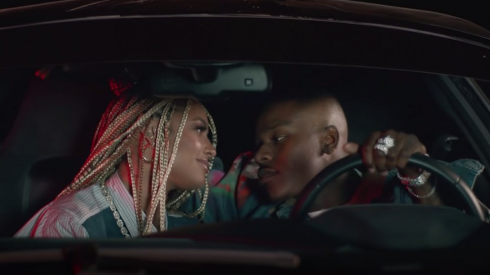 DaniLeigh y DaBaby en "Levi High"