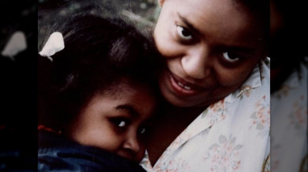 Michelle Obama y su madre Marian Robinson en una foto de retroceso en Instagram 