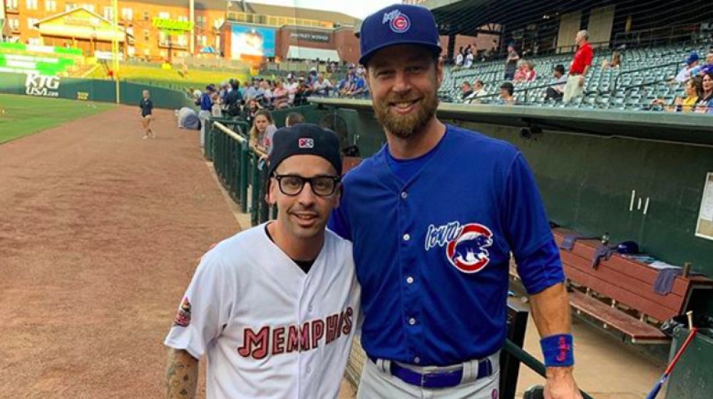 Chauncey Leopardi y Ben Zobrist en un campo de béisbol