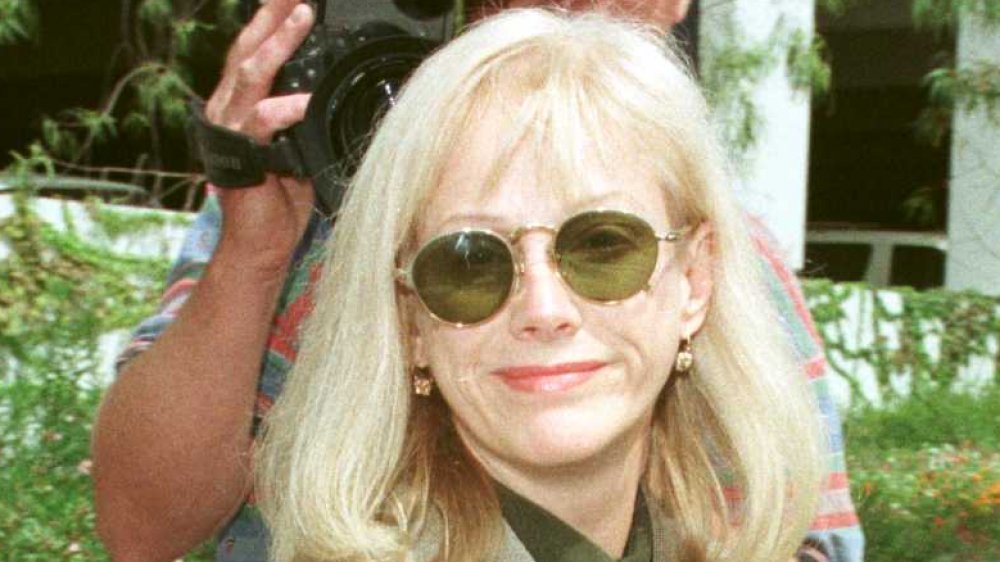 Sondra Locke en un tribunal de Burbank en 1996