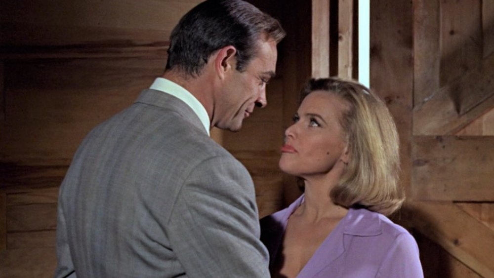 Sean Connery y honor Blackman en James Bond 