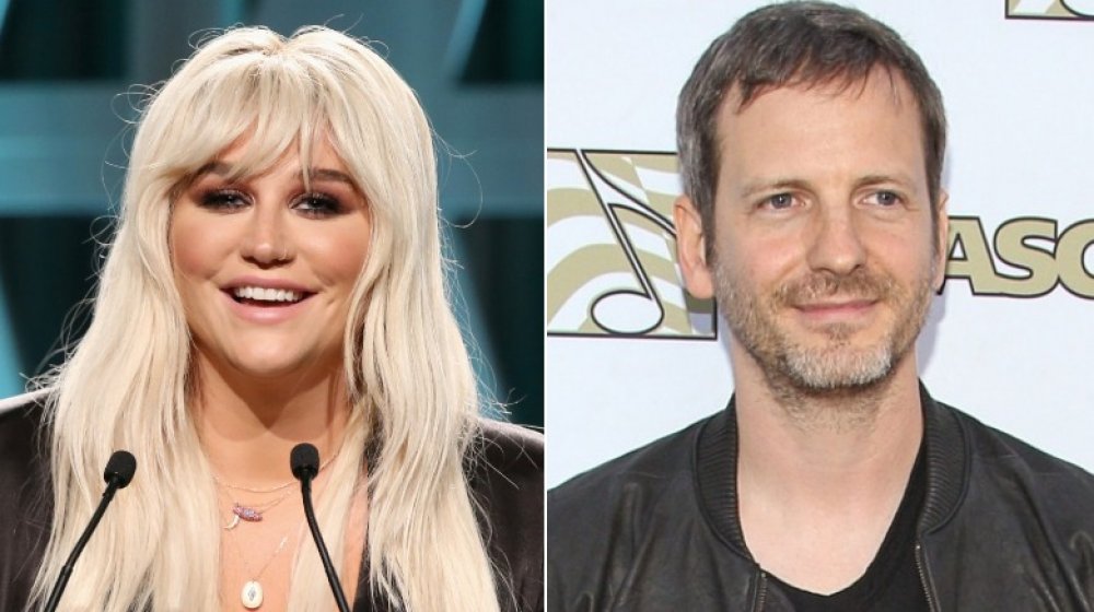 Kesha en el escenario, Dr. Luke frente a la pared blanca