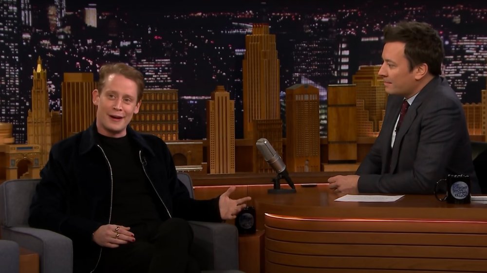 Macaulay Culkin hablando con Jimmy Fallon en The Tonight Show en 2018