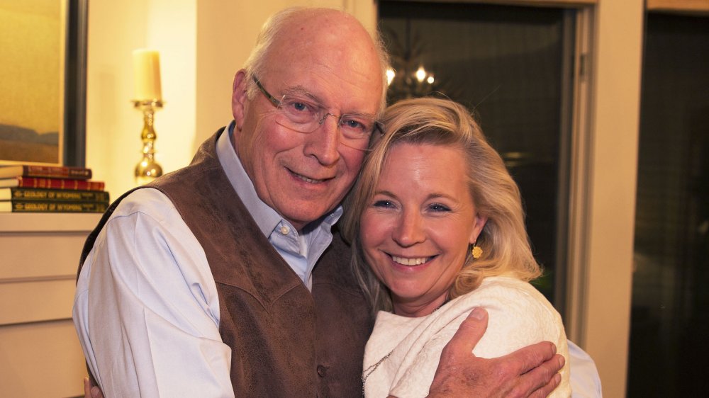 Dick Cheney y Liz Cheney después de ganar las primarias republicanas de 2016 para el Congreso de EE.UU.