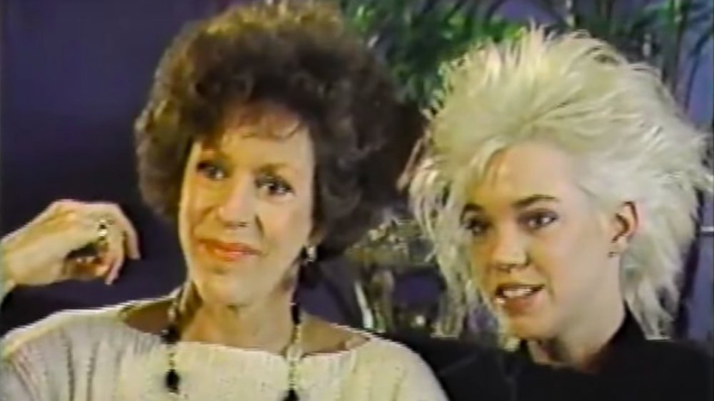 Carol Burnett y Carrie Hamilton en Entertainment Tonight en 1987