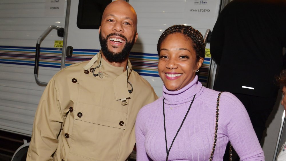 Common y Tiffany Haddish sonriendo juntos