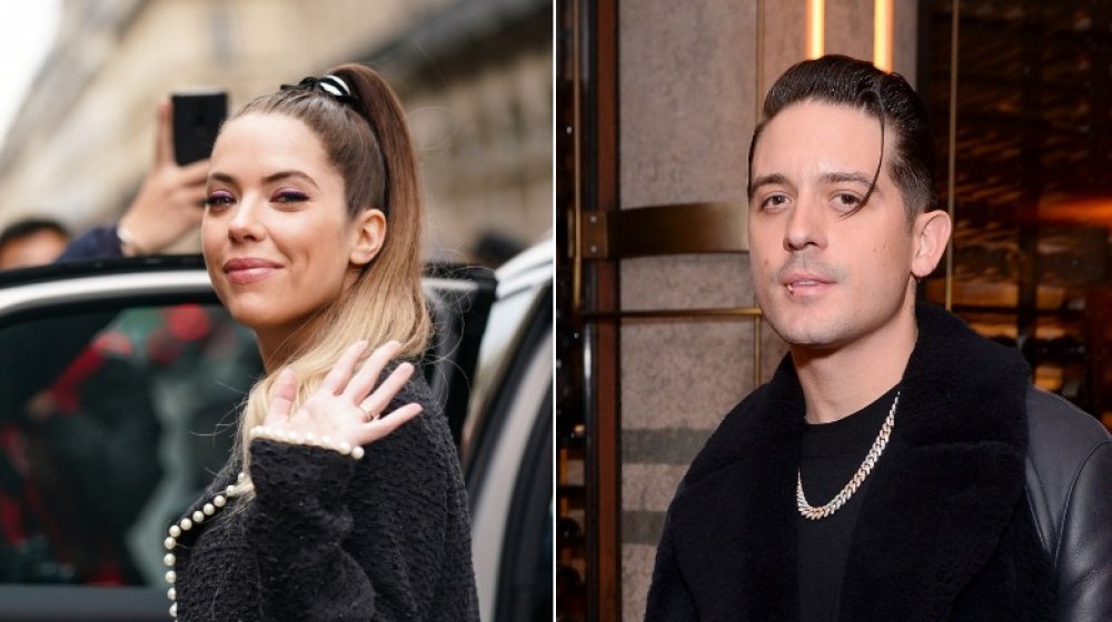 Ashley Benson saludando y G-Eazy sonriendo