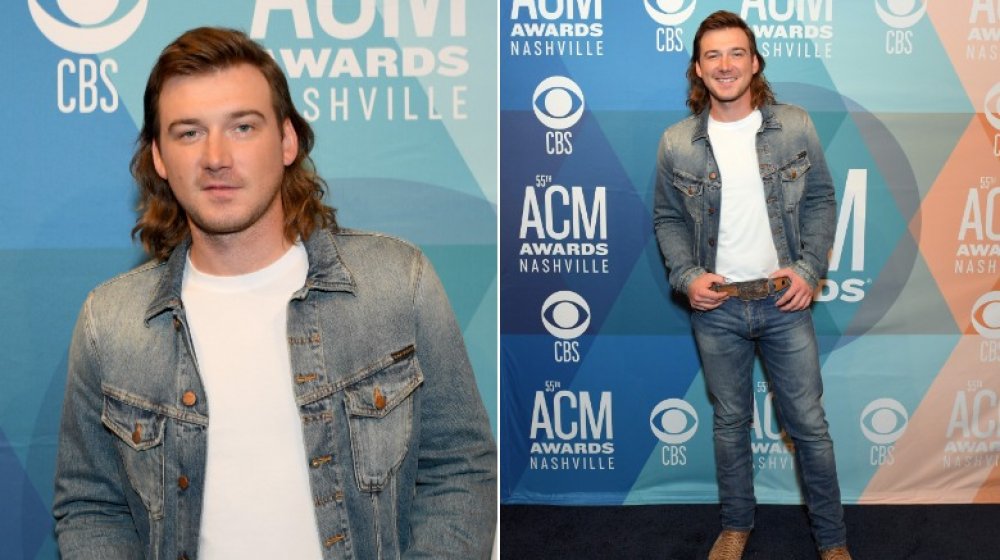 Morgan Wallen con una chaqueta de mezclilla y jeans