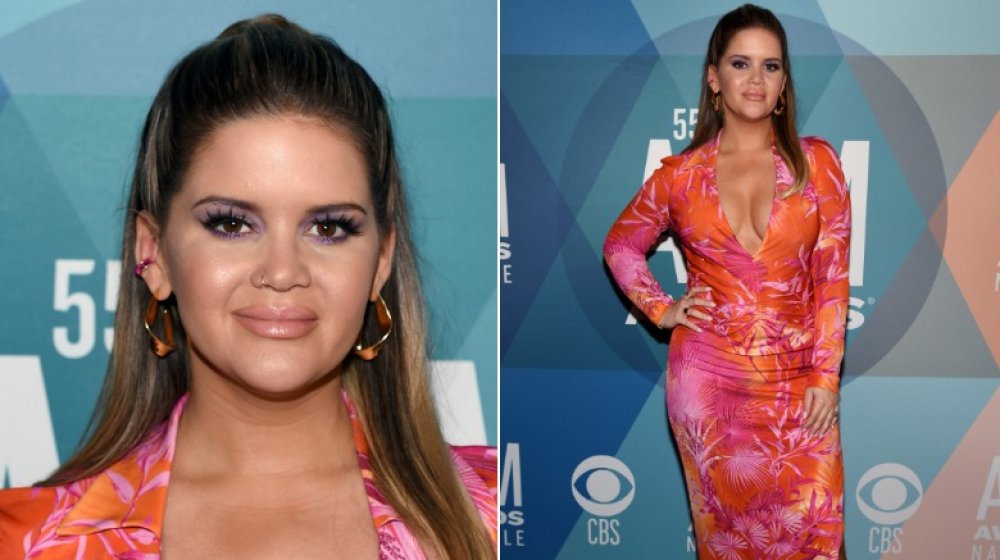 Maren Morris con un vestido de neón, estampado de palmeras