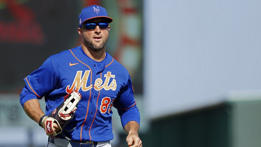 Tim Tebow jugando béisbol para los Mets de Nueva York