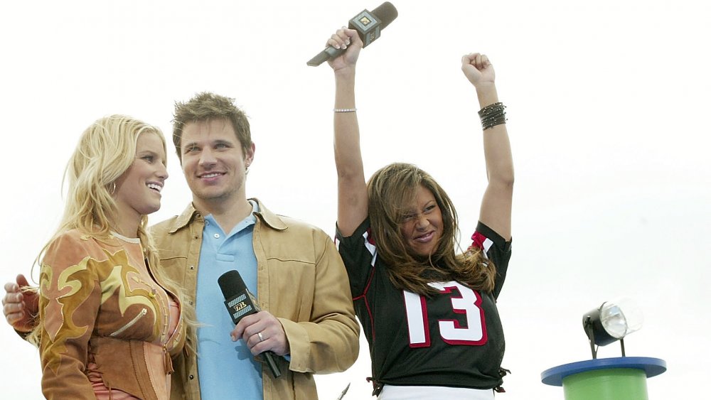 Jessica Simpson, Nick Lachey y Vanessa Minnillo en Total Request Live on Super Bowl de MTV el domingo en 2004