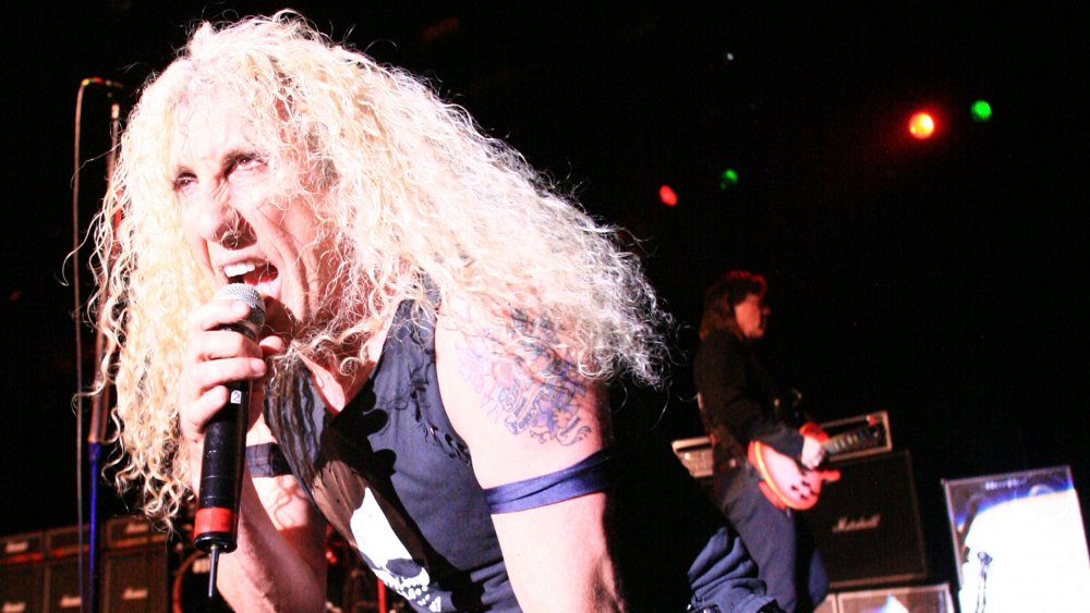 Dee Snider actúa en el beneficio del Proyecto Pinkburst para la Fundación de Inmunología Ocular y Uveítis en 2011