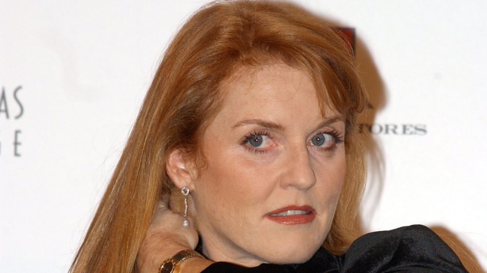 Sarah Ferguson en una exposición fotográfica sobre celebridades españolas beneficiando a UNICEF en 2001