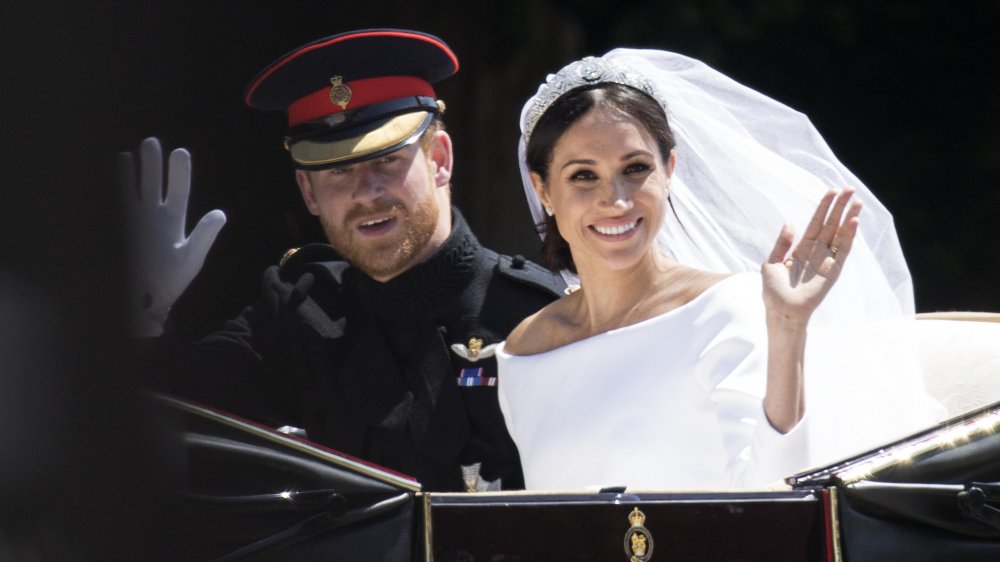 El príncipe Harry y Meghan Markle en un carruaje el día de su boda en 2018