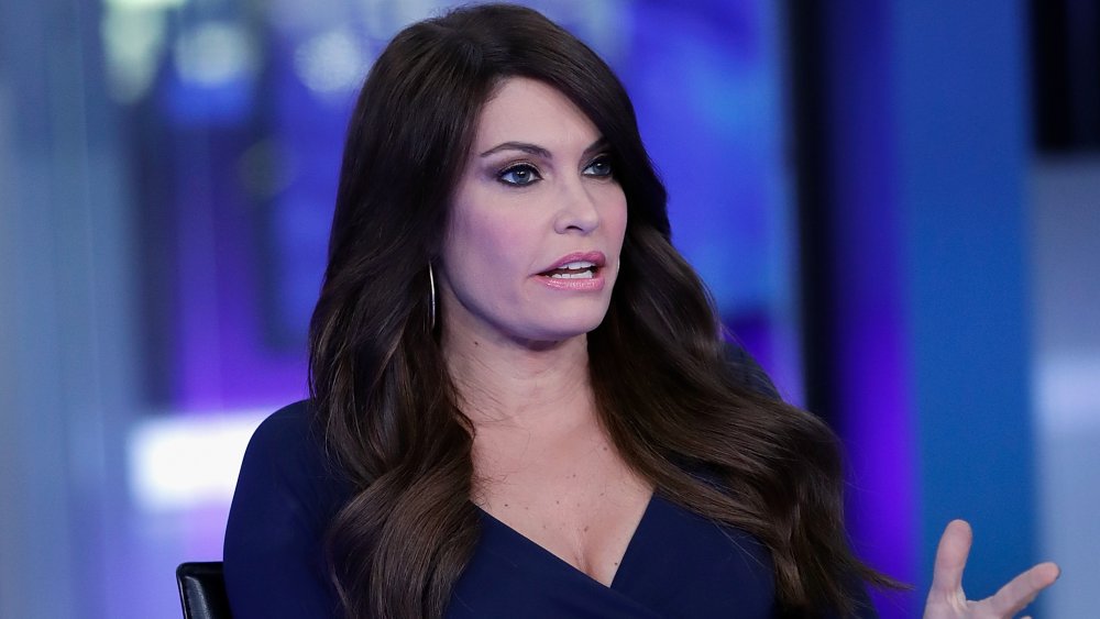 Kimberly Guilfoyle co-presentación de The Five en Fox News 