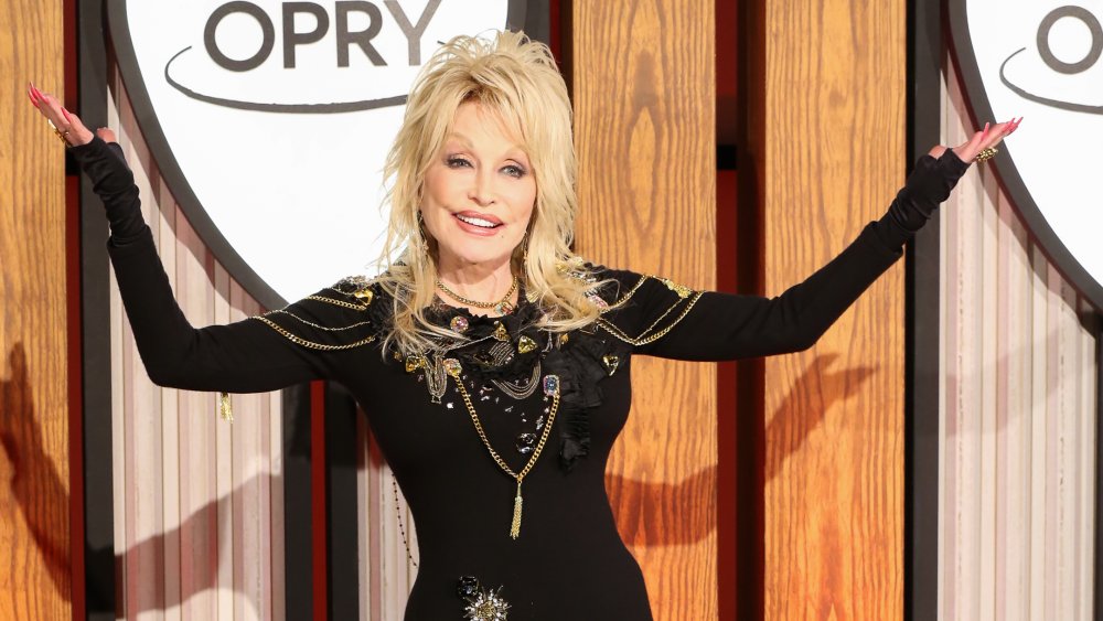 Dolly Parton en conferencia de prensa antes de su 50 aniversario con la celebración del Grand Ole Opry