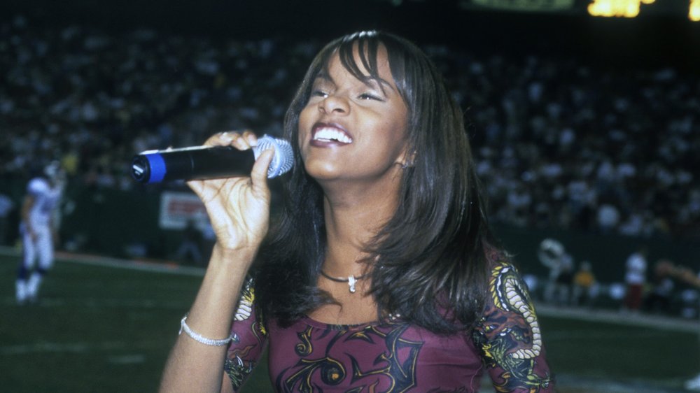 LeToya Luckett actúa con Destiny's Child en un juego de los New York Giants y los New York Jets en 1998