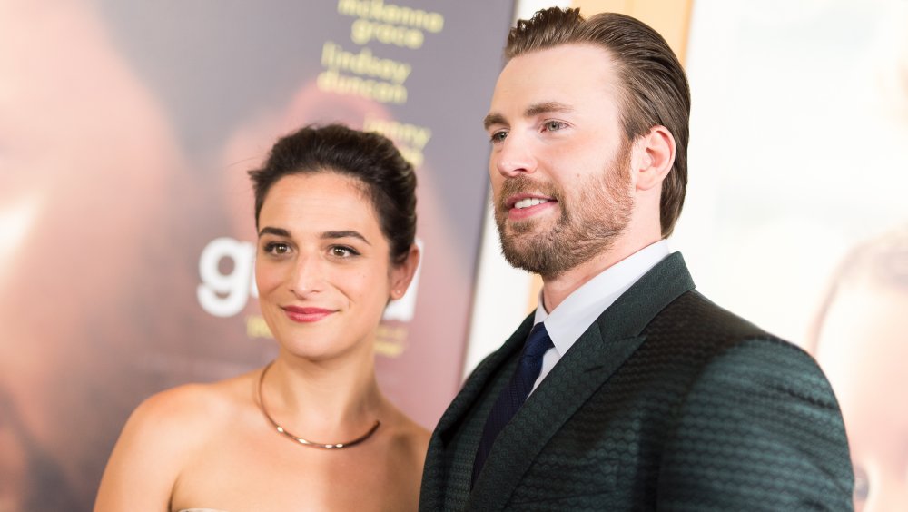 Jenny Slate y Chris Evans en el estreno de Gifted 