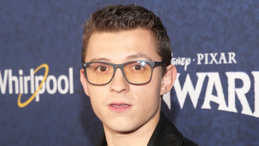 Tom Holland en el estreno de Onward, con una expresión sorprendida