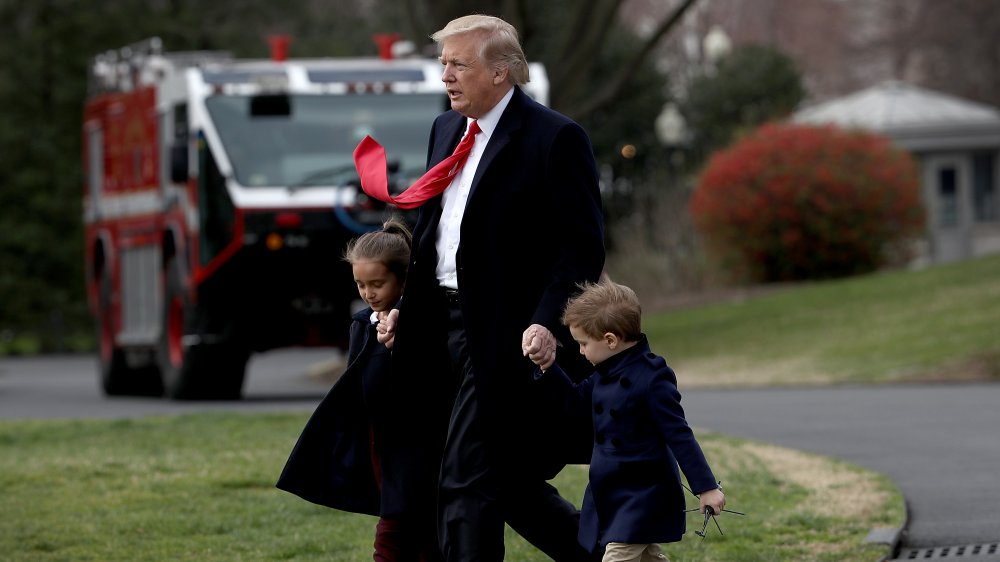 Trump con dos de sus nietos y los de Ivana