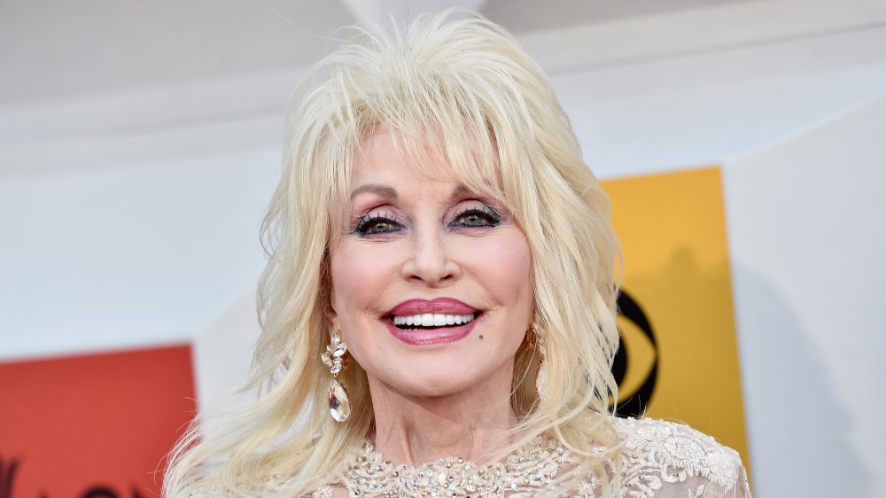 Dolly Parton en la 51a Academia de Música Country Awards