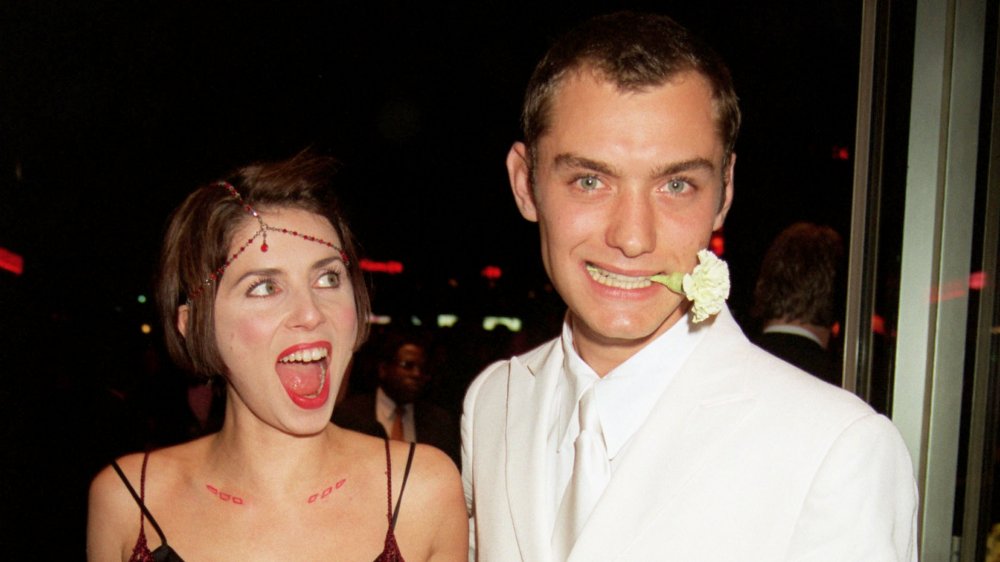 Sadie Frost y Jude Law en el estreno benéfico de Wilde en 1997