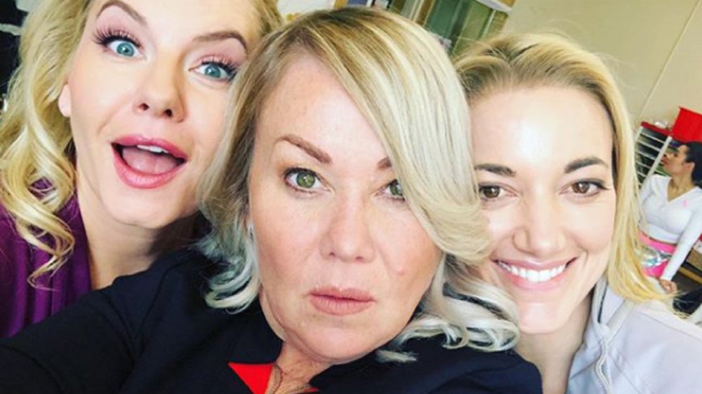 Elisha Cuthbert, Jann Arden y Zoie Palmer