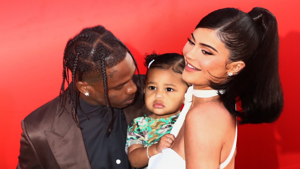 Travis Scott y Kylie Jenner con Stormi