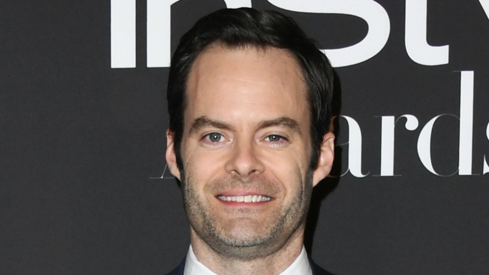 Bill Hader, de cerca, sonriendo