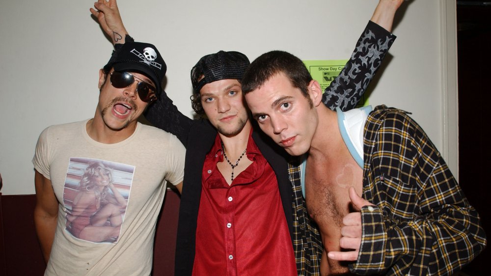 Johnny Knoxville, Bam Margera y Steve-O posan para las cámaras