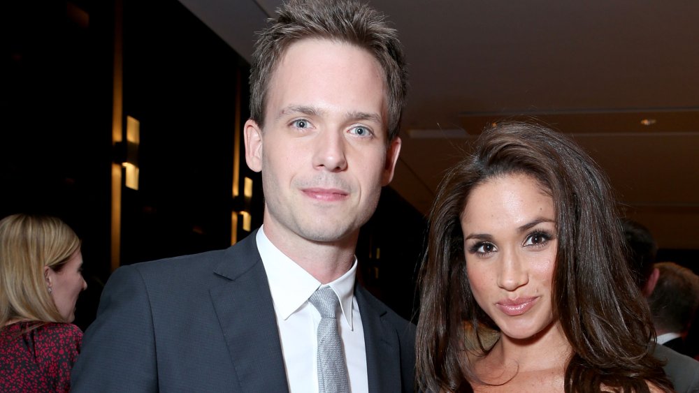 Patrick J. Adams y Meghan Markle