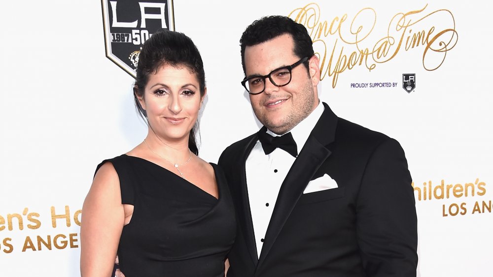 Ida Darvish y Josh Gad