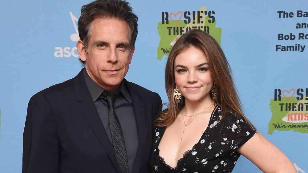 El homenajeado del evento Ben Stiller y su hija Ella Olivia Stiller asisten a la Gala de Otoño Infantil de Rosie's Theatre 2019