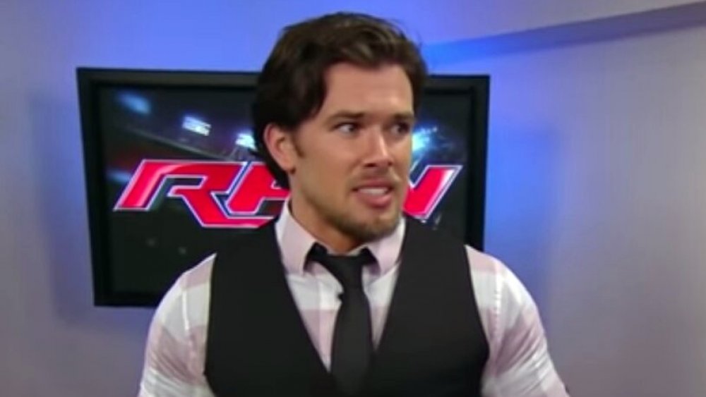 Brad Maddox en su primer día como Gerente General de Raw